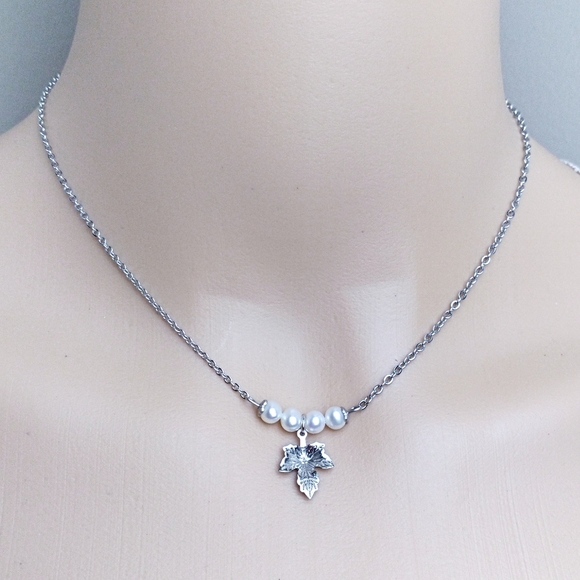 Cultured Pearl & Leaf Charm Chain Necklace - Picture 4 of 4